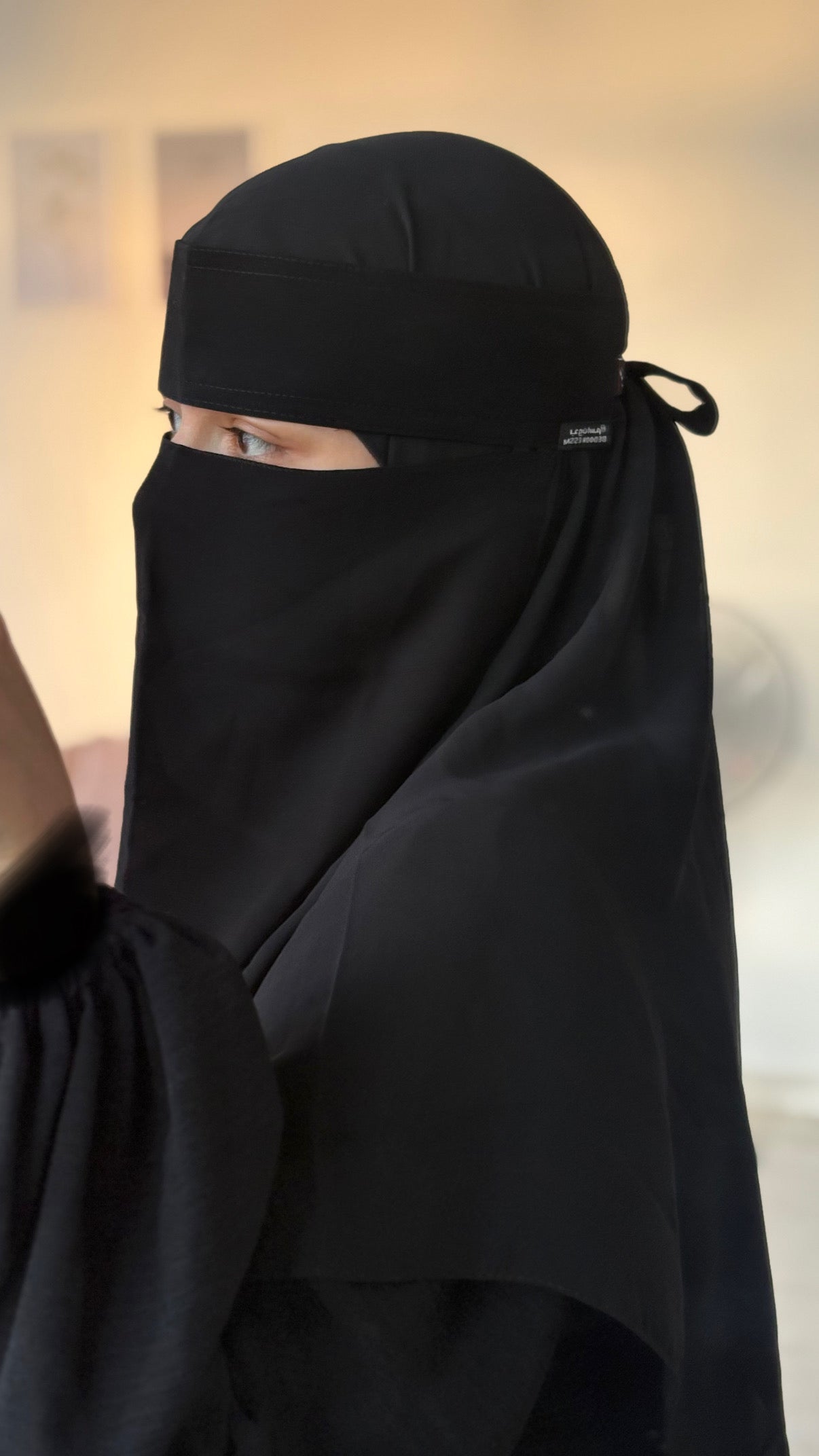 نقاب ماركة بدون اسم