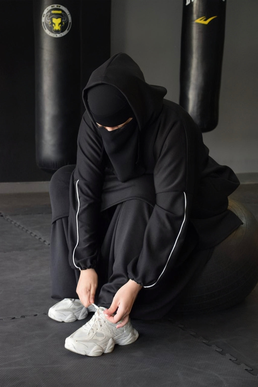 طقم رياضة she moves oysho