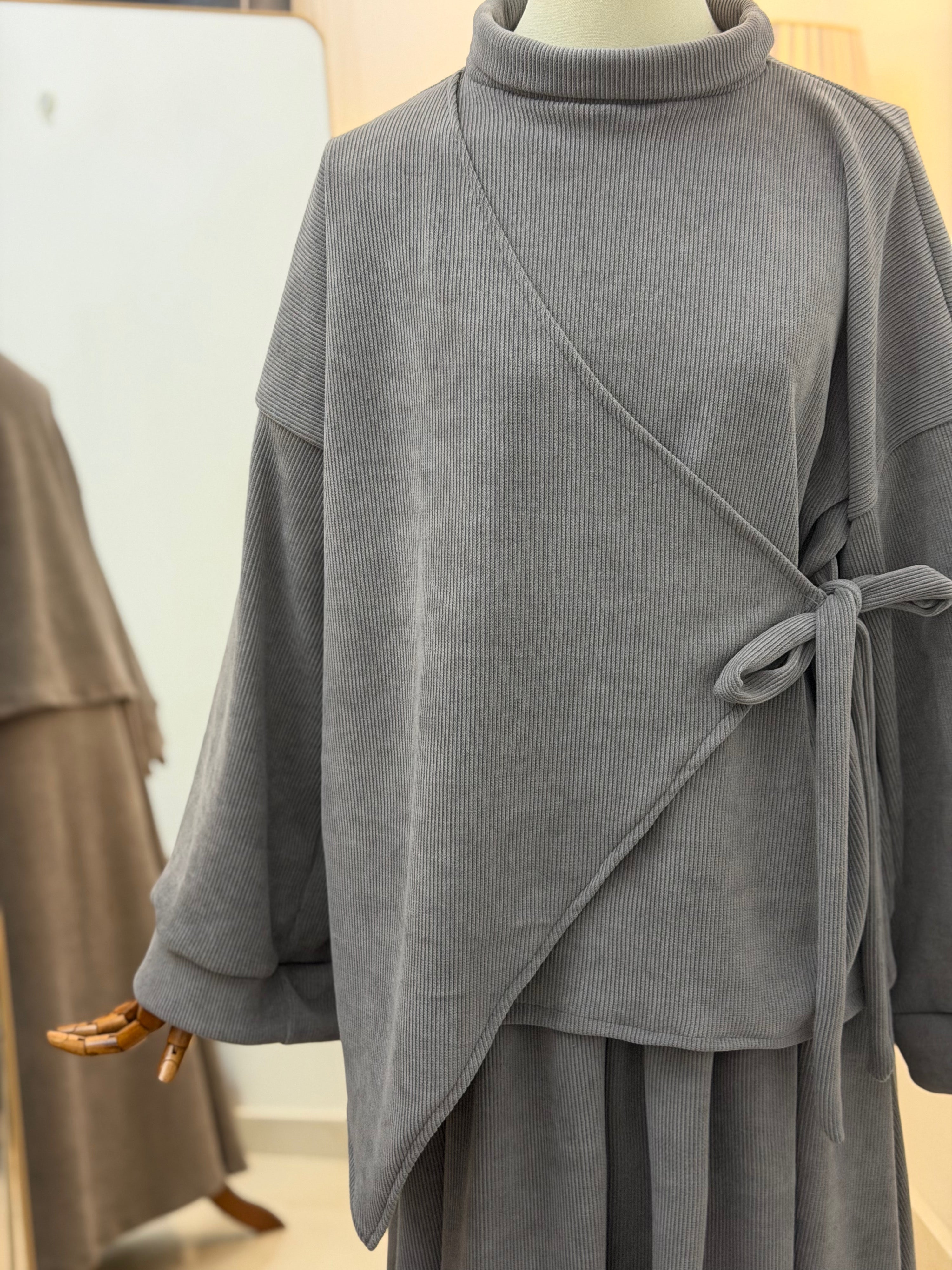 طقم صوف قطعتين (تنورة وكنزة)