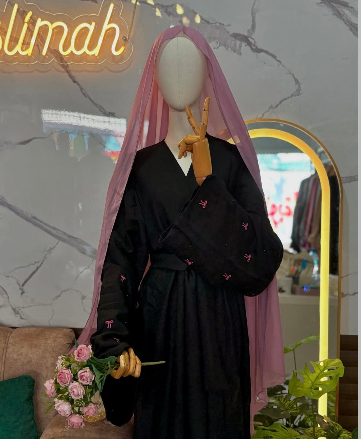 عبايا كتان مطرزة
